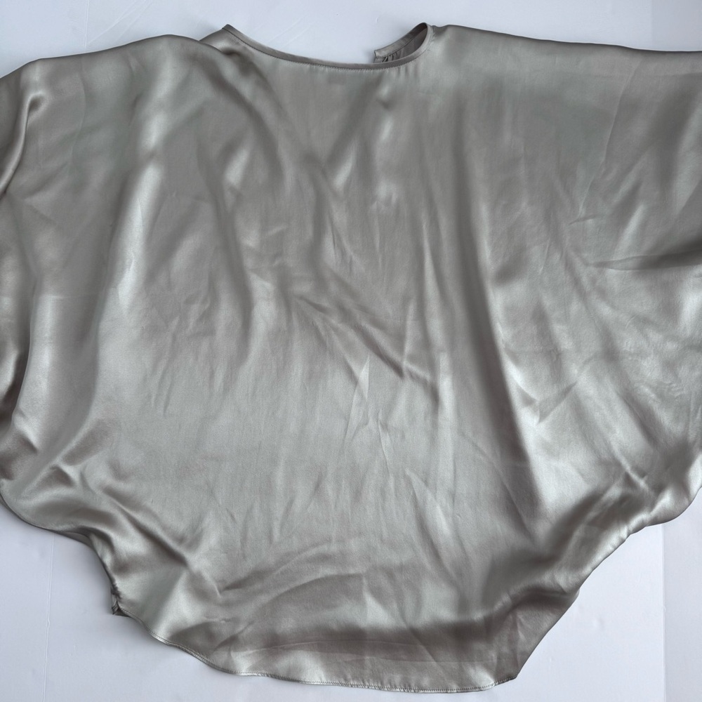 Acrobat Women's Silver 100% silk Blouse sz S - Picture 6 of 8